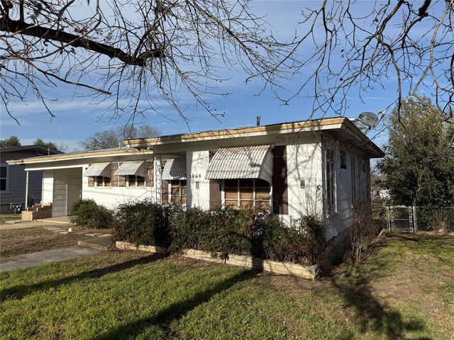 1804 Davis ST, Taylor, TX 76574
