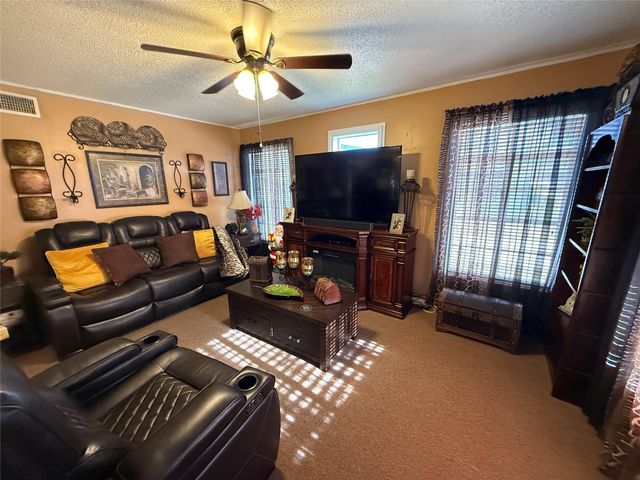 1804 Davis ST, Taylor, TX 76574