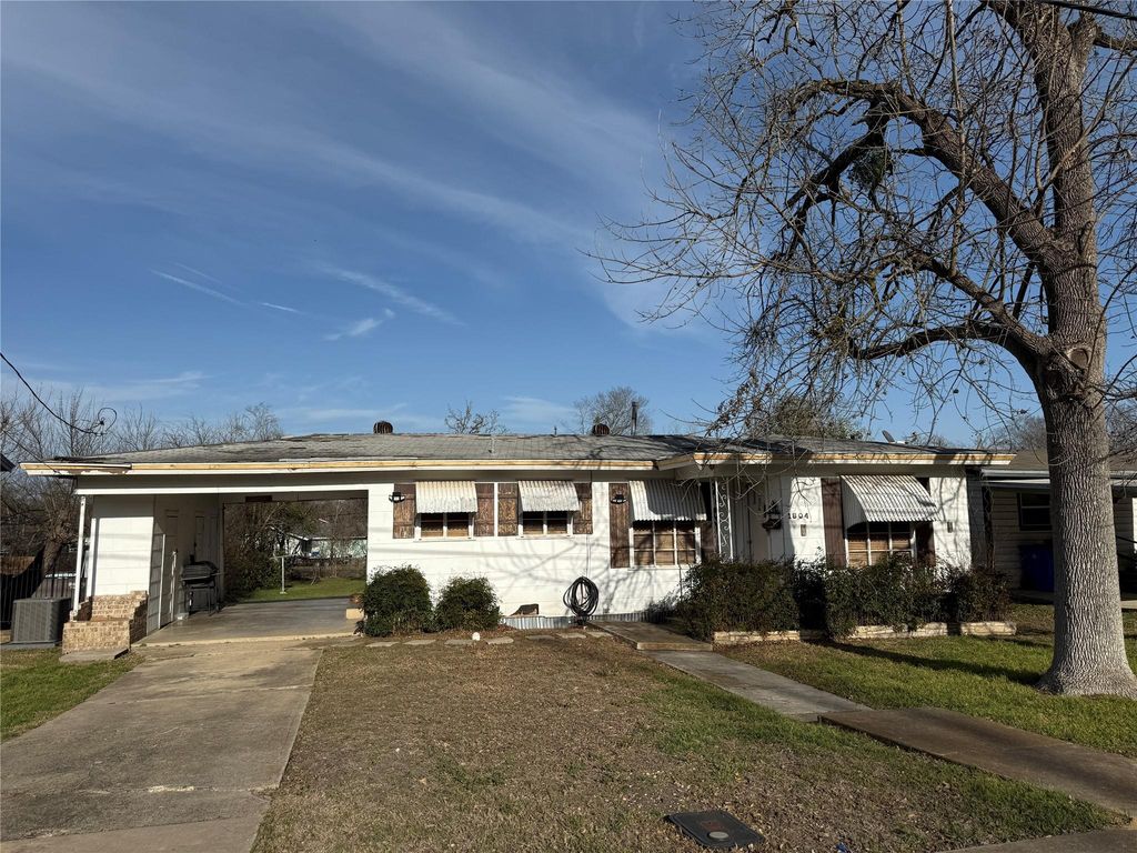 1804 Davis ST, Taylor, TX 76574