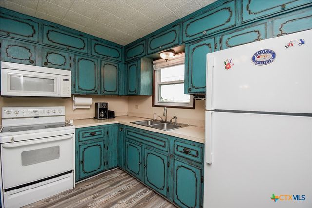 225 Swallow Drive, Palacios, TX 77465