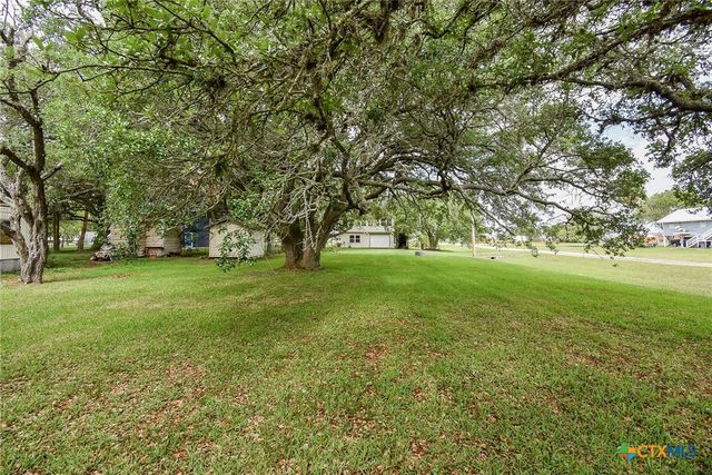 225 Swallow Drive, Palacios, TX 77465