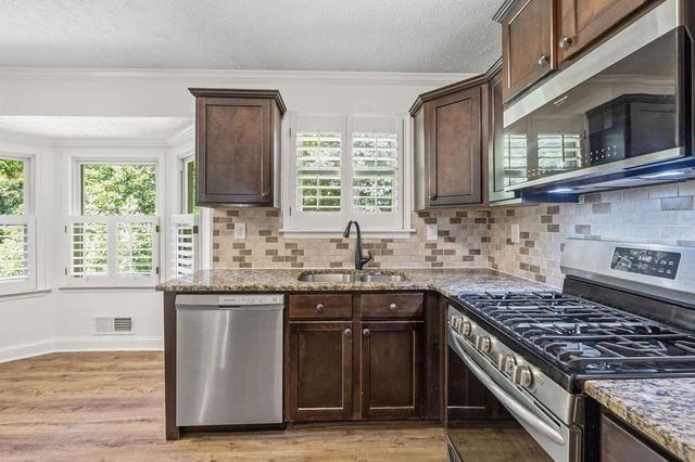 9630 Pine Thicket Way, Roswell, GA 30075