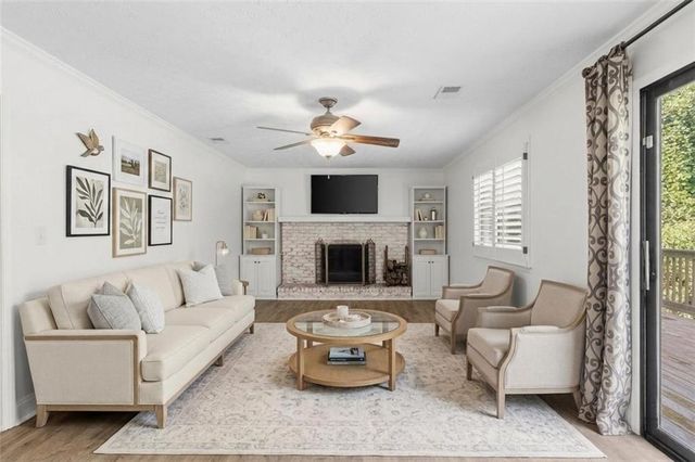 9630 Pine Thicket Way, Roswell, GA 30075