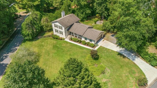 9630 Pine Thicket Way, Roswell, GA 30075