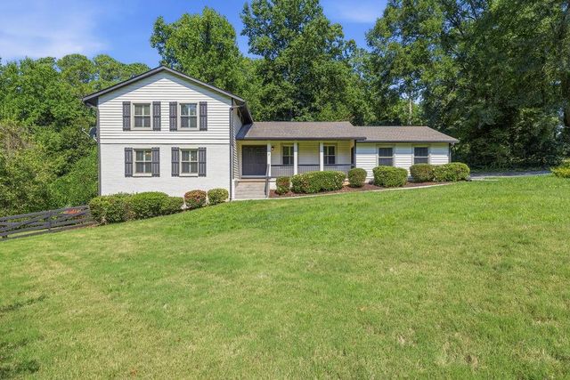 9630 Pine Thicket Way, Roswell, GA 30075