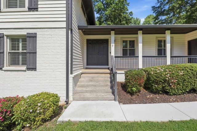 9630 Pine Thicket Way, Roswell, GA 30075