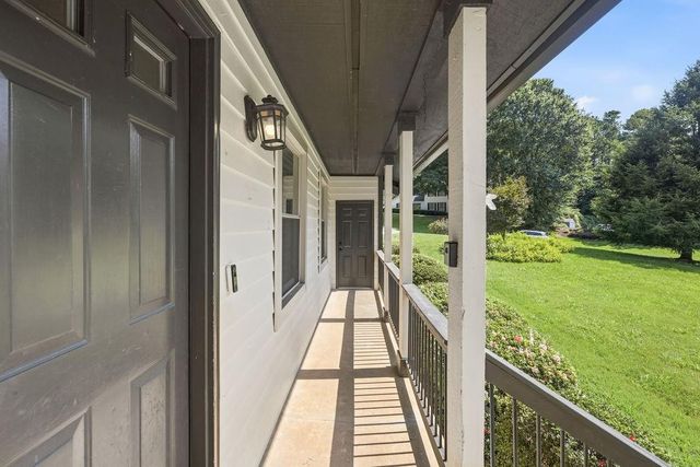 9630 Pine Thicket Way, Roswell, GA 30075