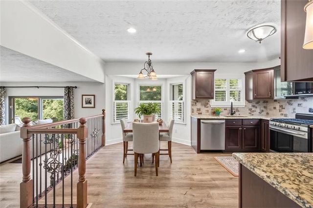9630 Pine Thicket Way, Roswell, GA 30075