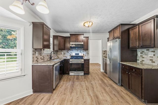 9630 Pine Thicket Way, Roswell, GA 30075