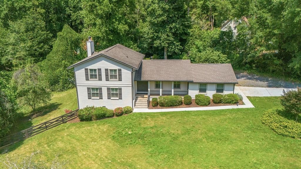 9630 Pine Thicket Way, Roswell, GA 30075