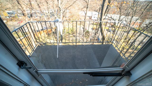 614 Woodland Hills Road, White Plains, NY 10603