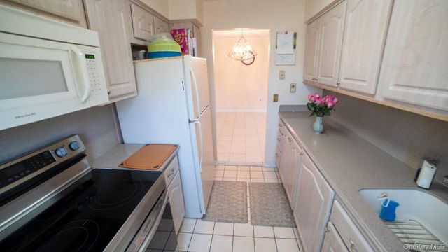 614 Woodland Hills Road, White Plains, NY 10603