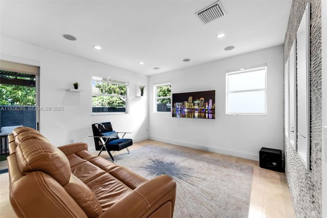 11229 NW 44th Ter, Doral, FL 33178