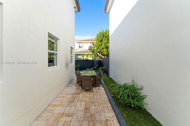 11229 NW 44th Ter, Doral, FL 33178