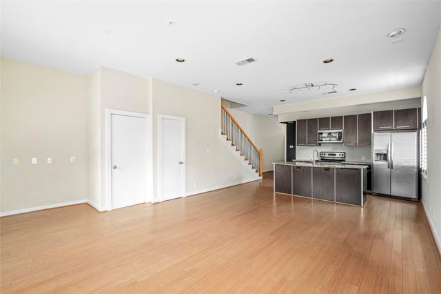 802 Jackson Hill Street 201, Houston, TX 77007
