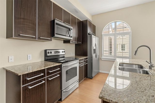 802 Jackson Hill Street 201, Houston, TX 77007