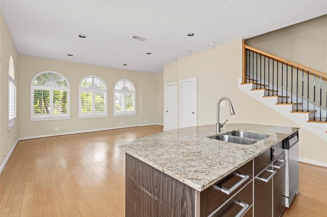 802 Jackson Hill Street 201, Houston, TX 77007