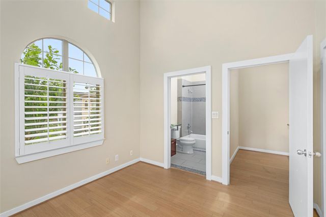 802 Jackson Hill Street 201, Houston, TX 77007