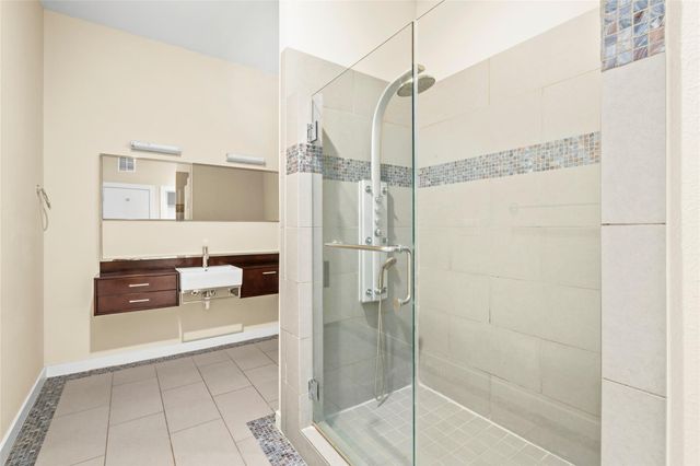 802 Jackson Hill Street 201, Houston, TX 77007