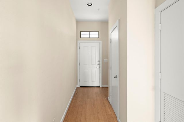 802 Jackson Hill Street 201, Houston, TX 77007