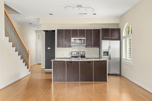 802 Jackson Hill Street 201, Houston, TX 77007