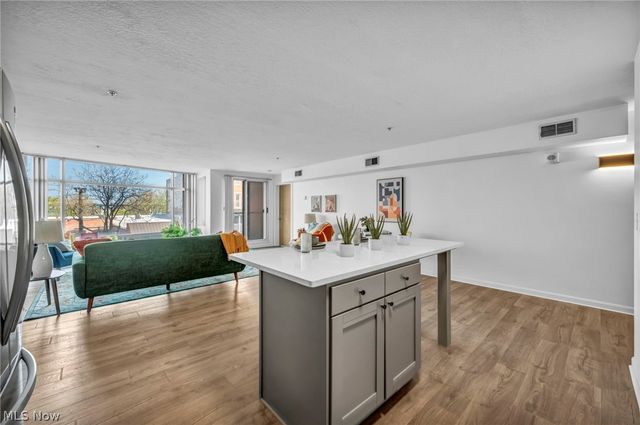 2222 Detroit Avenue 413, Cleveland, OH 44113
