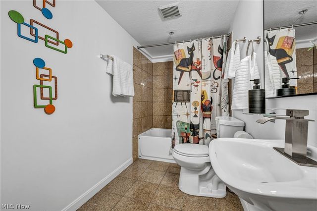 2222 Detroit Avenue 413, Cleveland, OH 44113