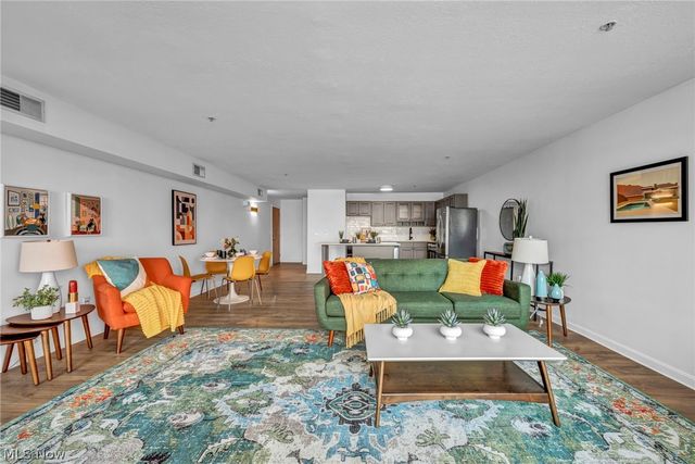 2222 Detroit Avenue 413, Cleveland, OH 44113