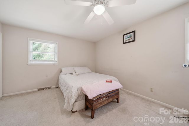 970 23rd Avenue NE, Hickory, NC 28601