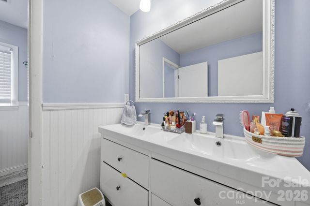 970 23rd Avenue NE, Hickory, NC 28601