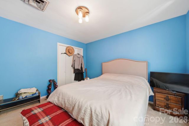 970 23rd Avenue NE, Hickory, NC 28601