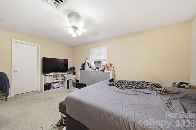 970 23rd Avenue NE, Hickory, NC 28601