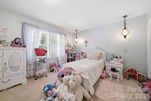 970 23rd Avenue NE, Hickory, NC 28601