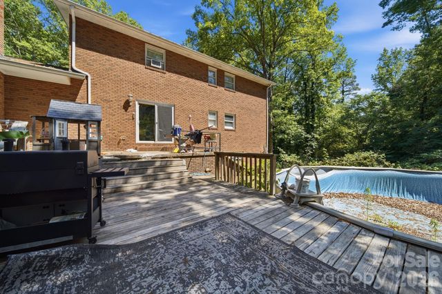 970 23rd Avenue NE, Hickory, NC 28601