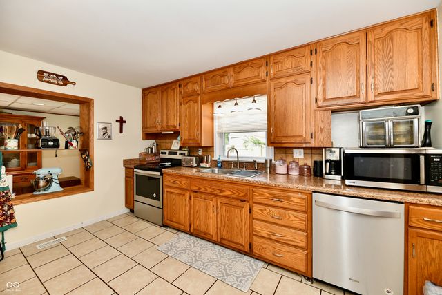 4020 S Lynhurst Drive, Indianapolis, IN 46221