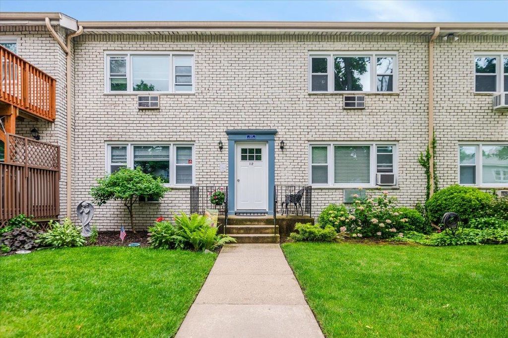 112 Cardinal Lane 2B, Islip, NY 11751