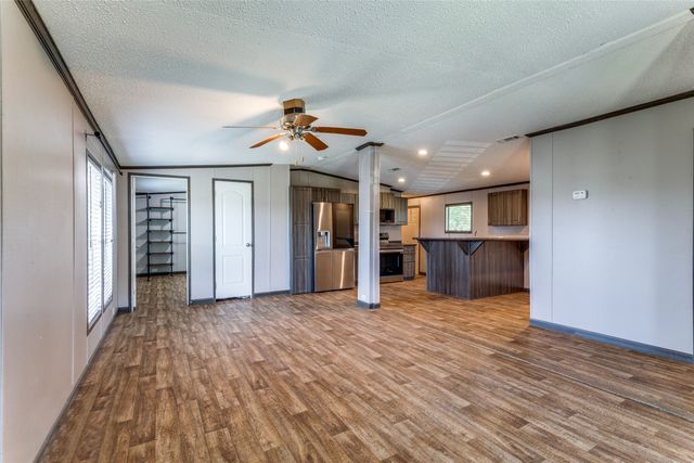 325 Hometown Way, Springtown, TX 76082