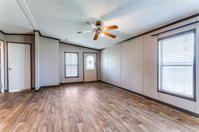 325 Hometown Way, Springtown, TX 76082