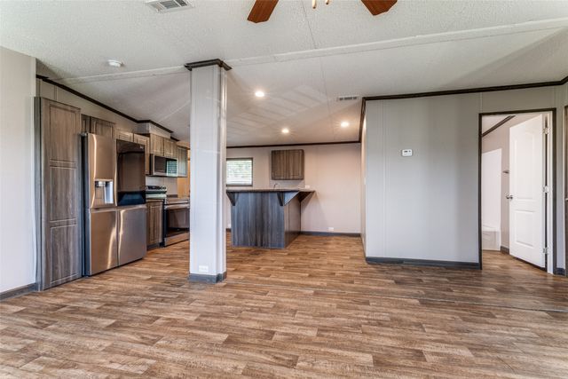325 Hometown Way, Springtown, TX 76082