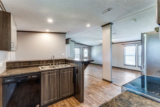 325 Hometown Way, Springtown, TX 76082