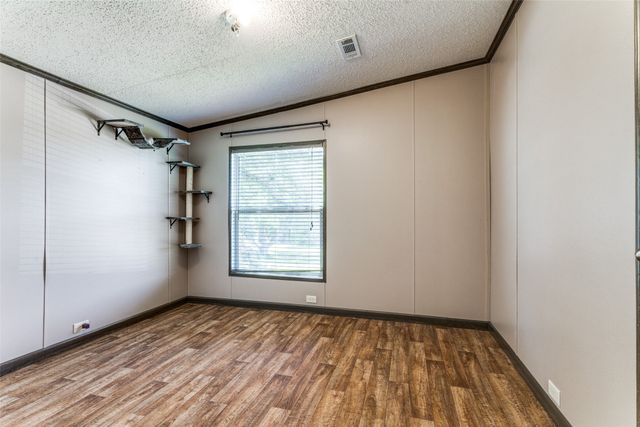 325 Hometown Way, Springtown, TX 76082