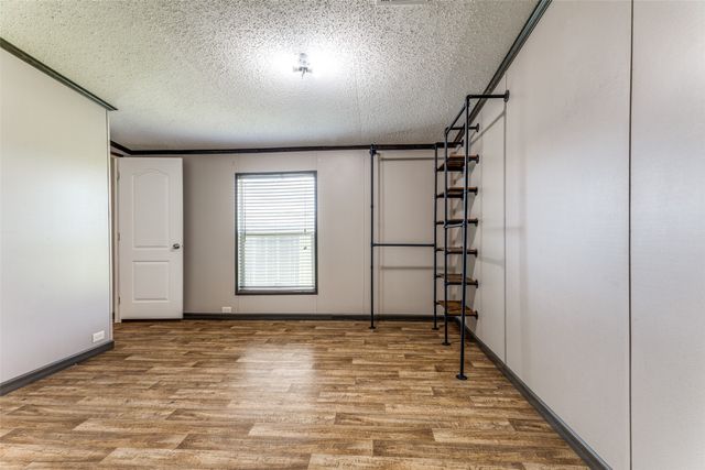 325 Hometown Way, Springtown, TX 76082