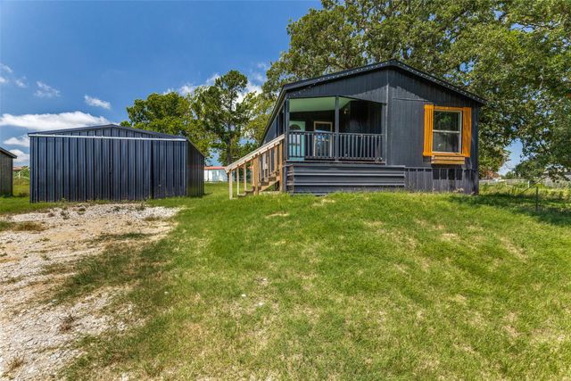 325 Hometown Way, Springtown, TX 76082