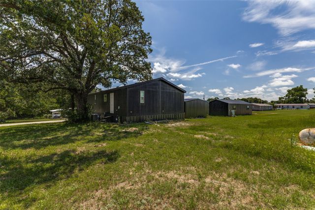 325 Hometown Way, Springtown, TX 76082