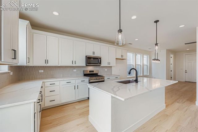 8076 Manor House Way, Colorado Springs, CO 80908