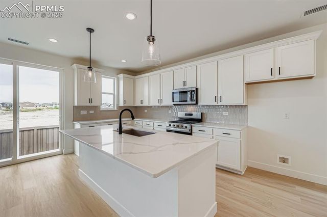 8076 Manor House Way, Colorado Springs, CO 80908