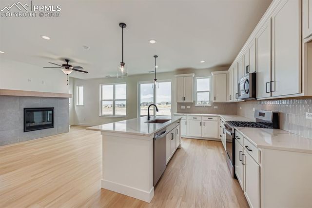 8076 Manor House Way, Colorado Springs, CO 80908