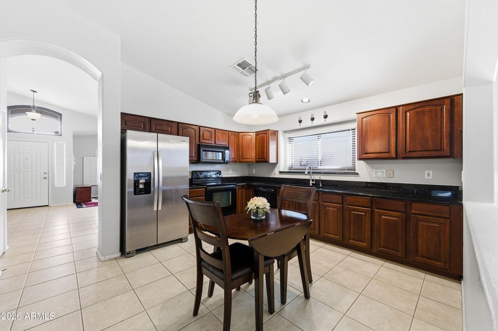 Image 10 of property listing at 42671 W ANNE Lane, Maricopa, AZ 85138