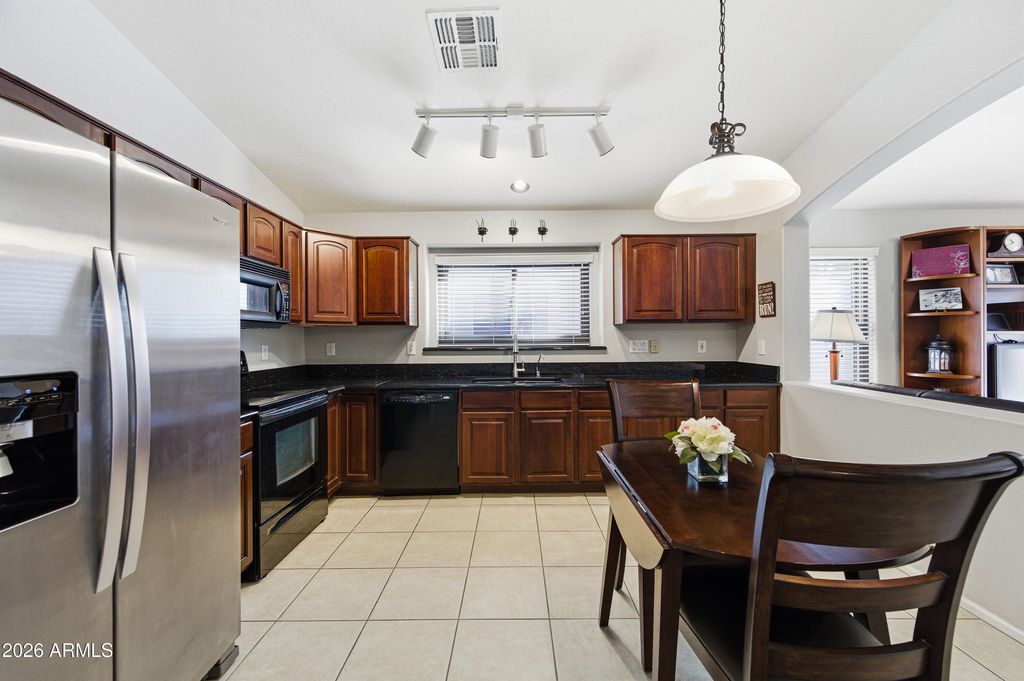 Image 11 of property listing at 42671 W ANNE Lane, Maricopa, AZ 85138