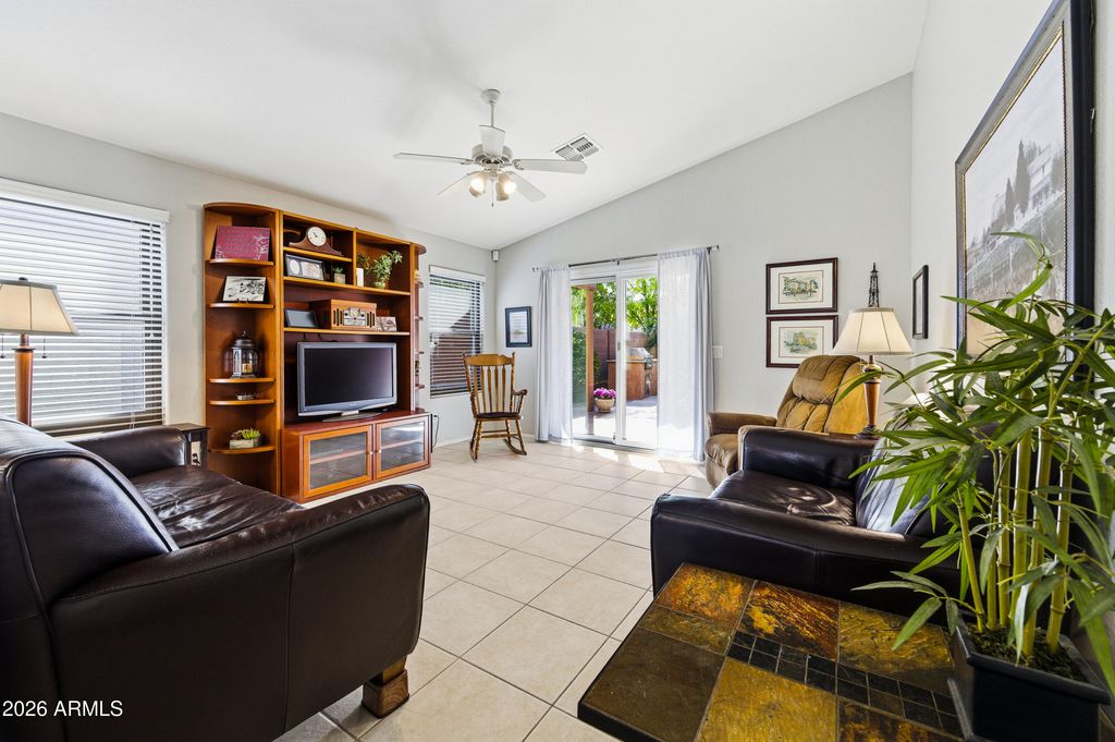 Image 12 of property listing at 42671 W ANNE Lane, Maricopa, AZ 85138